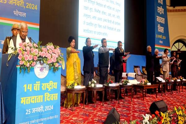 सुचारु निर्वाचन सम्पन्न कराना राष्ट्र सेवा का पवित्र कार्य: राज्यपाल