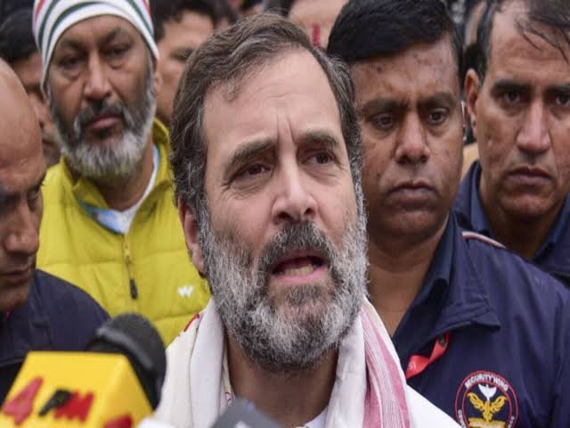 राहुल गांधी ने मंदिर में एंट्री का समय बदले जाने पर प्रतिक्रिया दी, तो छिड़ा नया राग
