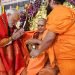 द्वारका पहुंचे पीएम मोदी द्वारकाधीश के दर्शन कर द्वारका पीठ के शंकराचार्य से भी लिया आशीर्वाद