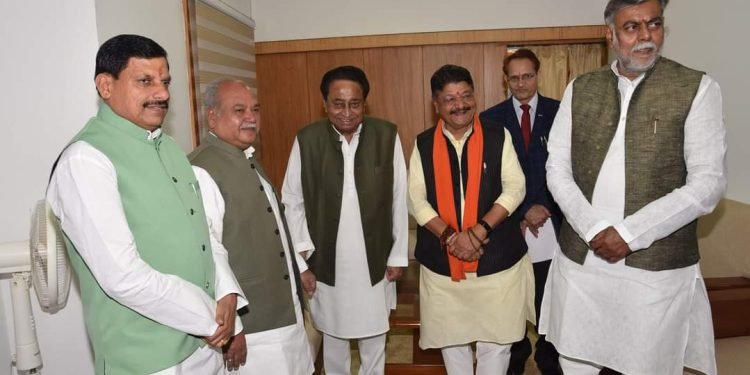 जबलपुर मेयर बहादुर के जाने के बाद कांग्रेस में बवंडर,अब कमलनाथ को लेकर अटकलें तेज!