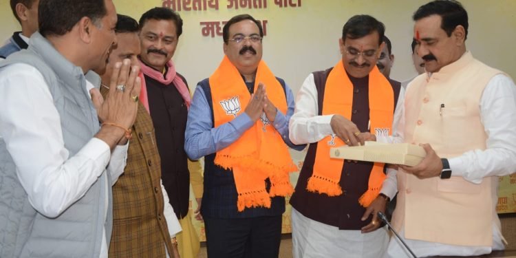 राज्यसभा सांसद विवेक तंखा के बेहद नजदीकी पहले मेयर बहादुर गए अब शशांक ने भी छोड़ी कांग्रेस