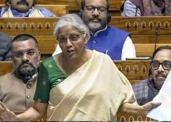 वित्त मंत्री सीतारमन ने पेश किया श्वेत पत्र, यूपीए सहित सहित लालू- ममता पर भी साधा निशाना