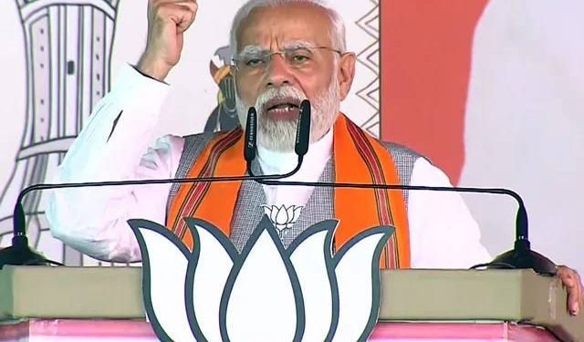 झाबुआ से प्रधानमंत्री मोदी ने किया लोकसभा का शंखनाद,बोले -24 में फिर एक बार, जनता ने भी साथ में स्वर मिलाया