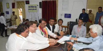 कांग्रेस प्रत्याशी दिनेश यादव ने जबलपुर से नामांकन फॉर्म भरा