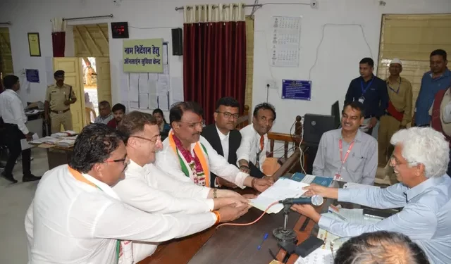 कांग्रेस प्रत्याशी दिनेश यादव ने जबलपुर से नामांकन फॉर्म भरा