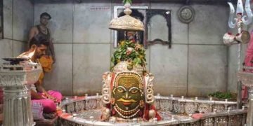 उज्जैन बाबा महाकाल के गर्भ ग्रह में भड़की आग, सावधानी के लिहाज़ से अब कई पाबंदियां