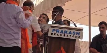 केंद्रीय मंत्री नितिन गडकरी की अचानक बिगड़ी तबीयत,मंच पर गिरे