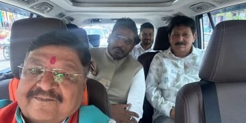 इंदौर में खेला : ऐनवक्त पर कांग्रेस का हाथ छोड़, फूल पर “बम” लट्टू हो गए…