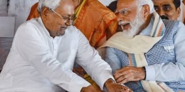 बिहार के नवादा से सीएम नीतीश कुमार का पीएम मोदी के पैर पड़ने वाला वीडियो वायरल