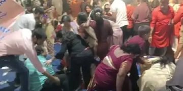 जबलपुर में पीएम मोदी के रोड शो के दौरान गिरा स्वागत मंच, अब दलों में छिड़ा सियासी राग