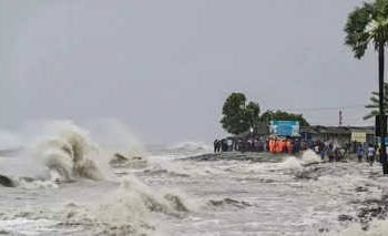 तूफान ‘रेमल’ बांग्लादेश और उससे सटे पश्चिम बंगाल के तटों से टकराया,मची तबाही 