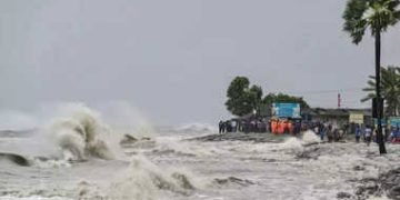 तूफान ‘रेमल’ बांग्लादेश और उससे सटे पश्चिम बंगाल के तटों से टकराया,मची तबाही 