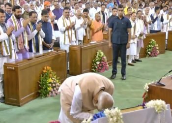 पीएम मोदी ने भारत के संविधान को अपने माथे से लगाया,9 जून को लेंगे पीएम पद की शपथ