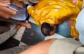 कथावाचक पंडित प्रदीप मिश्रा ने राधारानी को दिए हुए बयान पर नाक रगड़ कर माफी मांगी
