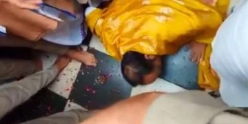 कथावाचक पंडित प्रदीप मिश्रा ने राधारानी को दिए हुए बयान पर नाक रगड़ कर माफी मांगी