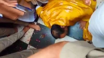 कथावाचक पंडित प्रदीप मिश्रा ने राधारानी को दिए हुए बयान पर नाक रगड़ कर माफी मांगी