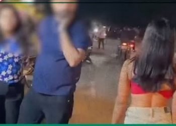 एमपी के इंदौर में अर्धनग्न प्रदर्शन करती लड़कियों का वायरल हुआ वीडियो,पुलिस ने की कार्रवाई