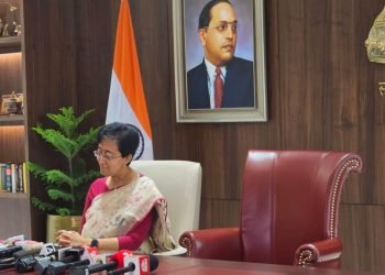 आतिशी की गजब भक्ति..! पदभार संभालते ही केजरीवाल के लिए छोड़ी कुर्सी