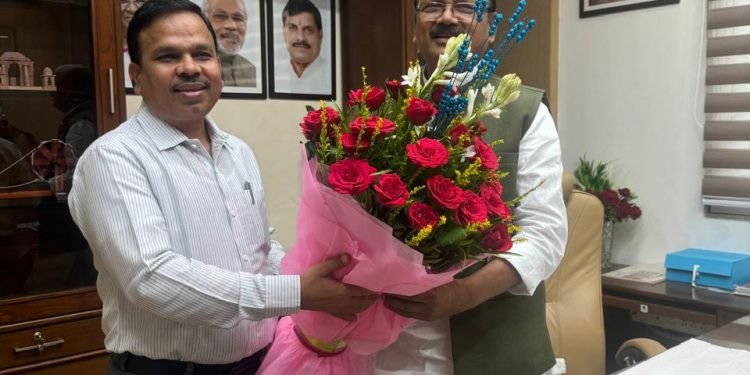 कुटीर एवं ग्रामोद्योग राज्यमंत्री दिलीप जायसवाल ने संभाला अध्यक्ष का कार्यभार 