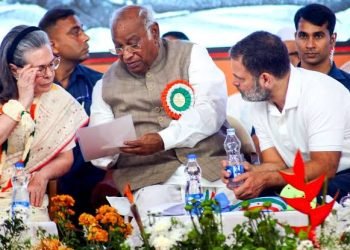 गुजरात से हुंकार : क्या गुजरात से ही कांग्रेस का भावी रोड मैप तय होगा..?