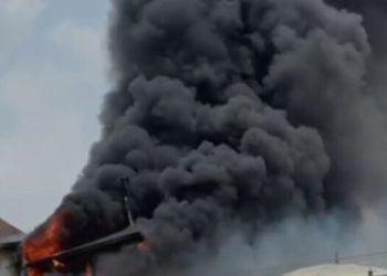 मध्यप्रदेश : बाबा महाकाल मंदिर में लगी आग, लपटें तेज लेकिन स्थिति नियंत्रण में,नहीं कोई जनहानि
