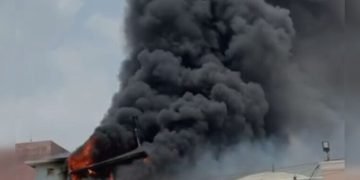 मध्यप्रदेश : बाबा महाकाल मंदिर में लगी आग, लपटें तेज लेकिन स्थिति नियंत्रण में,नहीं कोई जनहानि