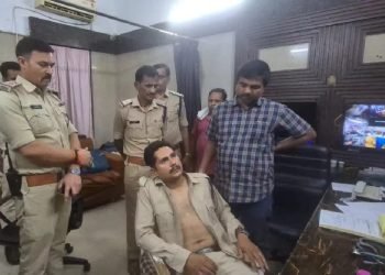 Mp के दमोह में विवाद निपटाने पहुंची पुलिस को ही बनाया बंधक और जमकर पीटा