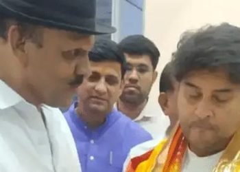 अमिताभ बच्चन की कॉलर ट्यून से आम लोग तो ठीक केंद्रीय मंत्री सिंधिया भी हैं परेशान