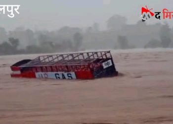 मध्यप्रदेश के कटनी, मंडला, डिंडोरी में भारी बारिश से कोहराम, जबलपुर में गैस सिलेंडर से भरा ट्रक डूबा 