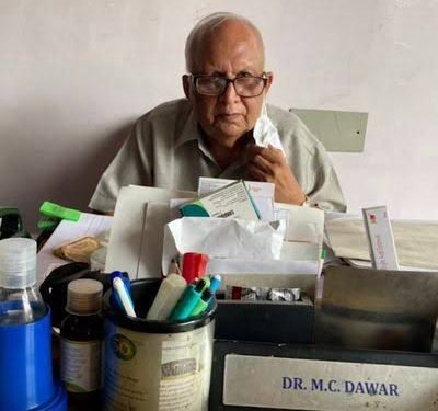मरीज़ की सेहत और जेब दोनों का ख्याल रखने वाले जबलपुर के पद्मश्री डॉ. मुनीश्वर चंद्र डाबर ने दुनिया को कहा अलविदा