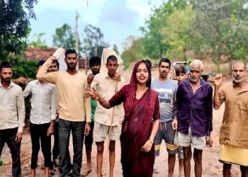 सीधी की “लीला साहू” की मेहनत रंग लाई, बनने लगी सड़क