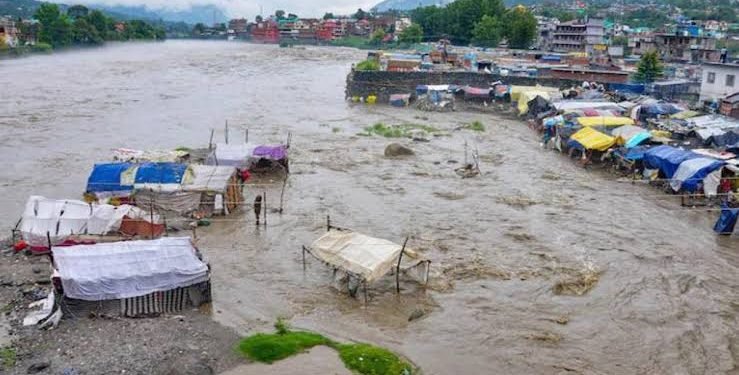 उत्तराखंड के उत्तरकाशी जिले के धराली गांव में बादल फटे, मची तबाही