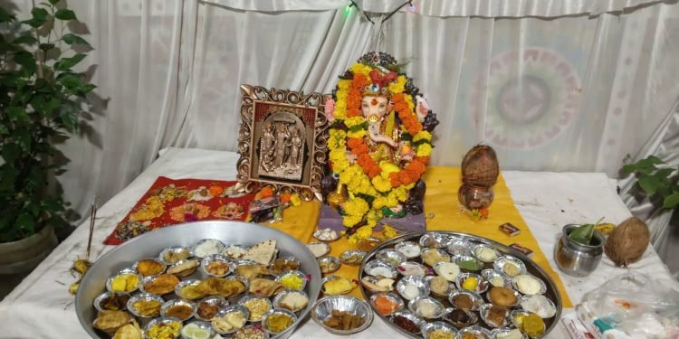 भोपाल की स्टर्लिंग एंक्लेव फेस- 2 सोसायटी में गणेश उत्सव “बप्पा” को भक्तों ने लगाया 56 भोग