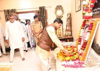 मुख्यमंत्री डॉ. मोहन यादव ने गोटेगांव पहुंचकर श्रम मंत्री प्रहलाद पटेल की माता जी के निधन पर दी श्रद्धांजलि 