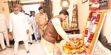 मुख्यमंत्री डॉ. मोहन यादव ने गोटेगांव पहुंचकर श्रम मंत्री प्रहलाद पटेल की माता जी के निधन पर दी श्रद्धांजलि 