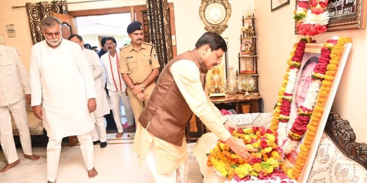 मुख्यमंत्री डॉ. मोहन यादव ने गोटेगांव पहुंचकर श्रम मंत्री प्रहलाद पटेल की माता जी के निधन पर दी श्रद्धांजलि