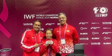 वर्ल्ड वेटलिफ्टिंग चैंपियनशिप में वेटलिफ्टर मीराबाई चानू ने सिल्वर मेडल जीता 