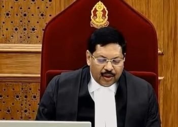 सीजेआई पर हमले की कोशिश फेंका गया जूता