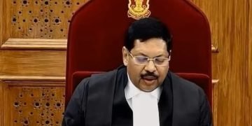 सीजेआई पर हमले की कोशिश फेंका गया जूता