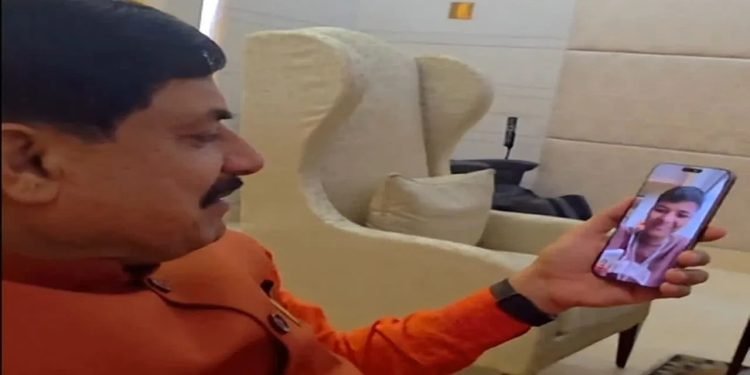 मुख्यमंत्री डॉ. मोहन यादव ने वीडियो कॉल पर क्रांति गौड़ से कहा कि हमें मैच देखकर आनंद आ गया