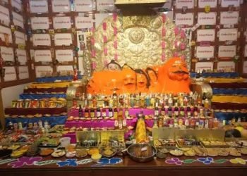 भैरव अष्टमी पर भक्तों ने भैरवनाथ को 2100 प्रकार का भोग और 45 प्रकार की देसी-विदेशी मदिरा का लगाया भोग
