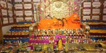 भैरव अष्टमी पर भक्तों ने भैरवनाथ को 2100 प्रकार का भोग और 45 प्रकार की देसी-विदेशी मदिरा का लगाया भोग