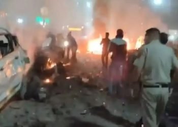 दिल्ली के लाल किले के समीप एक कार में धमाका, 8 मौत की पुष्टि,16 लोग गंभीर रूप से घायल, धमाके से कांपे लोग