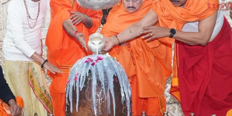 केंदीय स्वास्थ्य मंत्री जेपी नड्डा और मुख्यमंत्री डॉ. मोहन यादव बाबा महाकाल के दर पर पहुंचे, अन्य क्षेत्र में भक्तों को प्रसाद परोसा 
