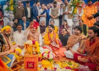 बागेश्वर धाम में 300 कन्याओं के विवाह उत्सव में पहुंचे मुख्यमंत्री यादव, बाबा ने बुलेट पर सवार होकर किया पंडाल का निरीक्षण, धीरेंद्र शास्त्री और सीएम ने एक दूसरे को लगाई हल्दी 