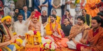 बागेश्वर धाम में 300 कन्याओं के विवाह उत्सव में पहुंचे मुख्यमंत्री यादव, बाबा ने बुलेट पर सवार होकर किया पंडाल का निरीक्षण, धीरेंद्र शास्त्री और सीएम ने एक दूसरे को लगाई हल्दी 