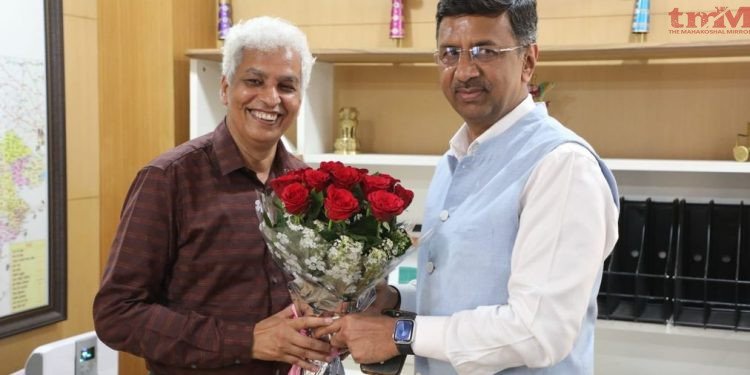 मध्य प्रदेश में आधी रात बड़ी प्रशासनिक सर्जरी, मनीष सिंह को जनसंपर्क और दीपक सक्सेना को आबकारी की जिम्मेदारी, संभाली कमान