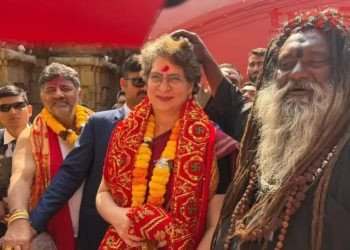 प्रियंका गांधी वाड्रा को मिला “बाबा” का आशीर्वाद, प्रधानमंत्री बनोगी, बोलीं अच्छा लगा