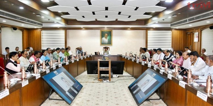MP Cabinet Decisions: प्रदेश के विकास, किसानों, महिलाओं, श्रमिकों और पेंशन योजनाओं को लेकर कई बड़े फैसले, विभिन्न योजनाओं को मंजूरी