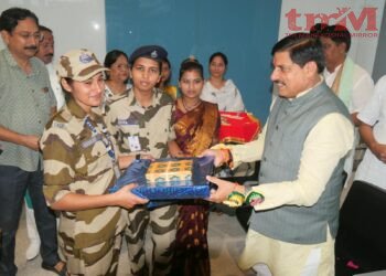 मुख्यमंत्री डॉ. मोहन यादव को ग्वालियर की लाड़ली बहनों ने स्नेह और विश्वास से भरी राखियाँ बांधी